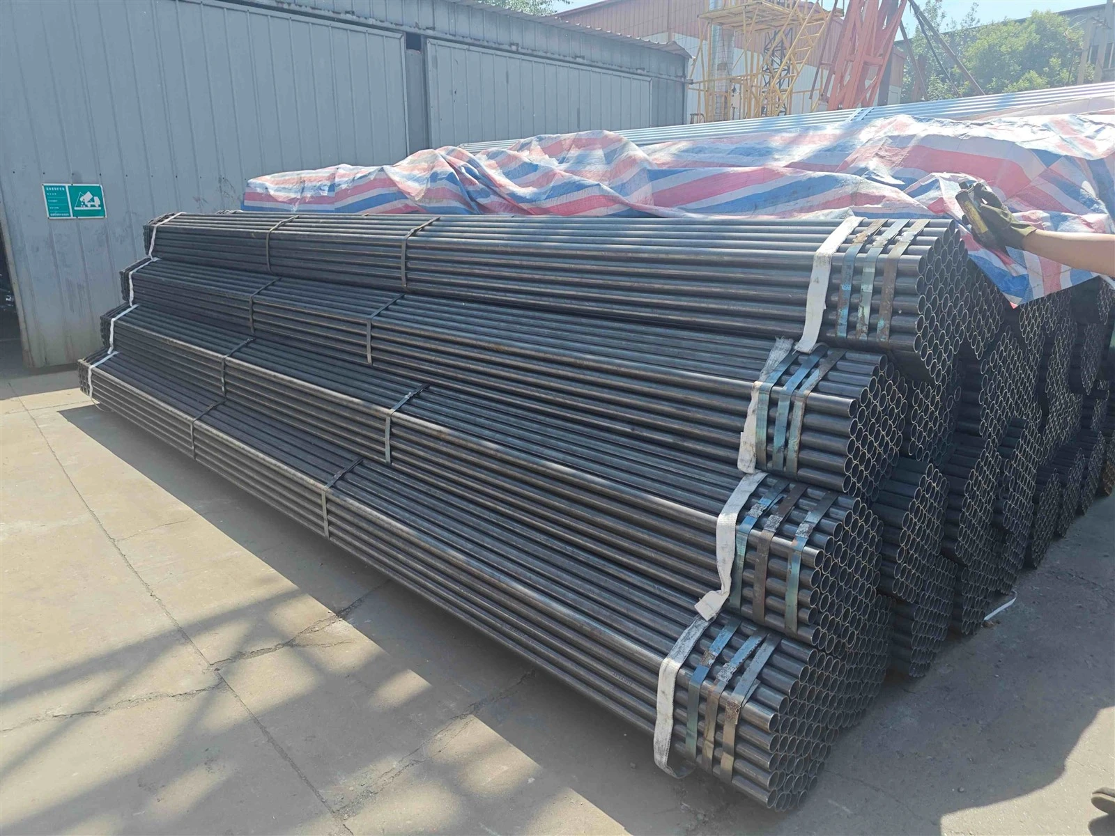 BLACK SCAFFOLDING TUBE BLACK SCAFFOLDING TUBE